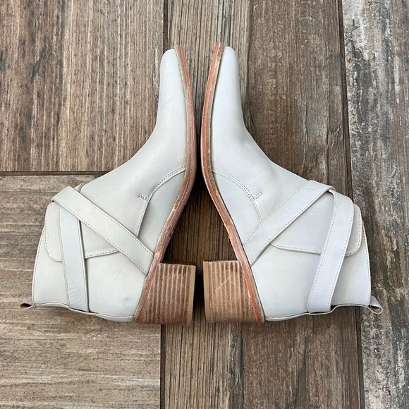 FREE PEOPLE BACK LOOP ANKLE BOOT BONE size 8.5 (38.5) - Picture 7 of 11